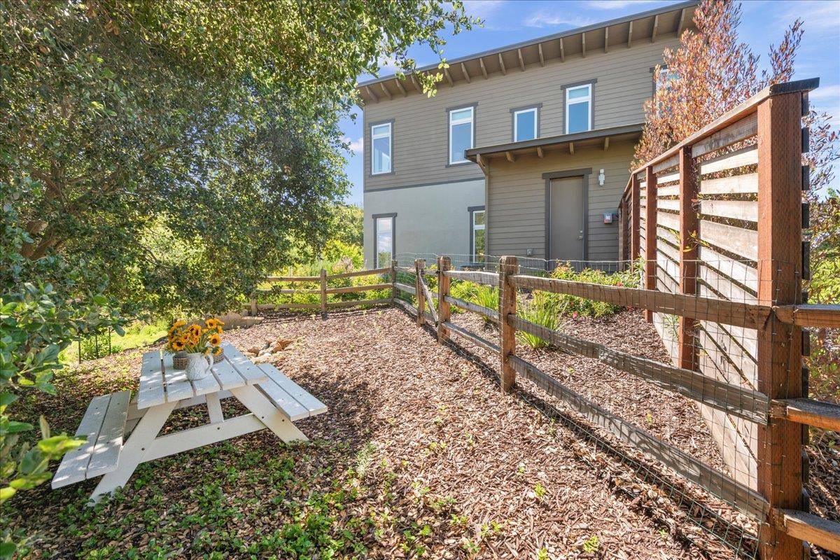 Detail Gallery Image 48 of 73 For 115 Wika Ranch Ct, Redwood City,  CA 94062 - 5 Beds | 4/1 Baths