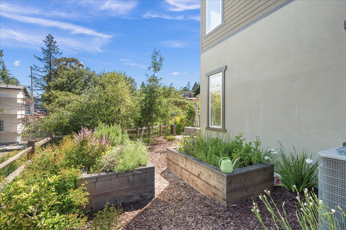 Detail Gallery Image 49 of 73 For 115 Wika Ranch Ct, Redwood City,  CA 94062 - 5 Beds | 4/1 Baths