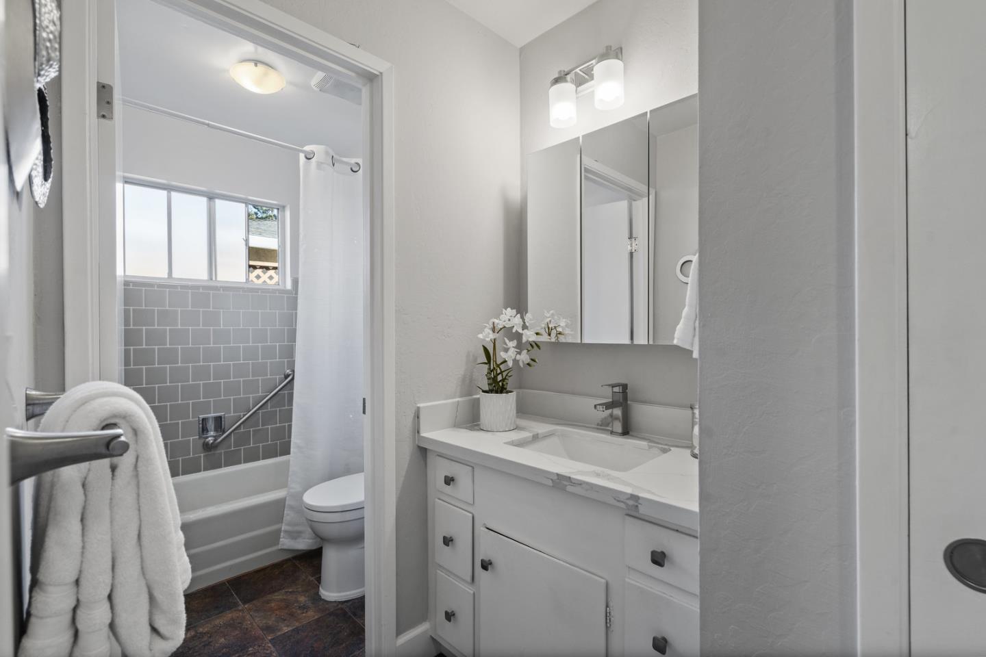 Detail Gallery Image 12 of 14 For 1051 Dale Ave, Mountain View,  CA 94040 - – Beds | – Baths