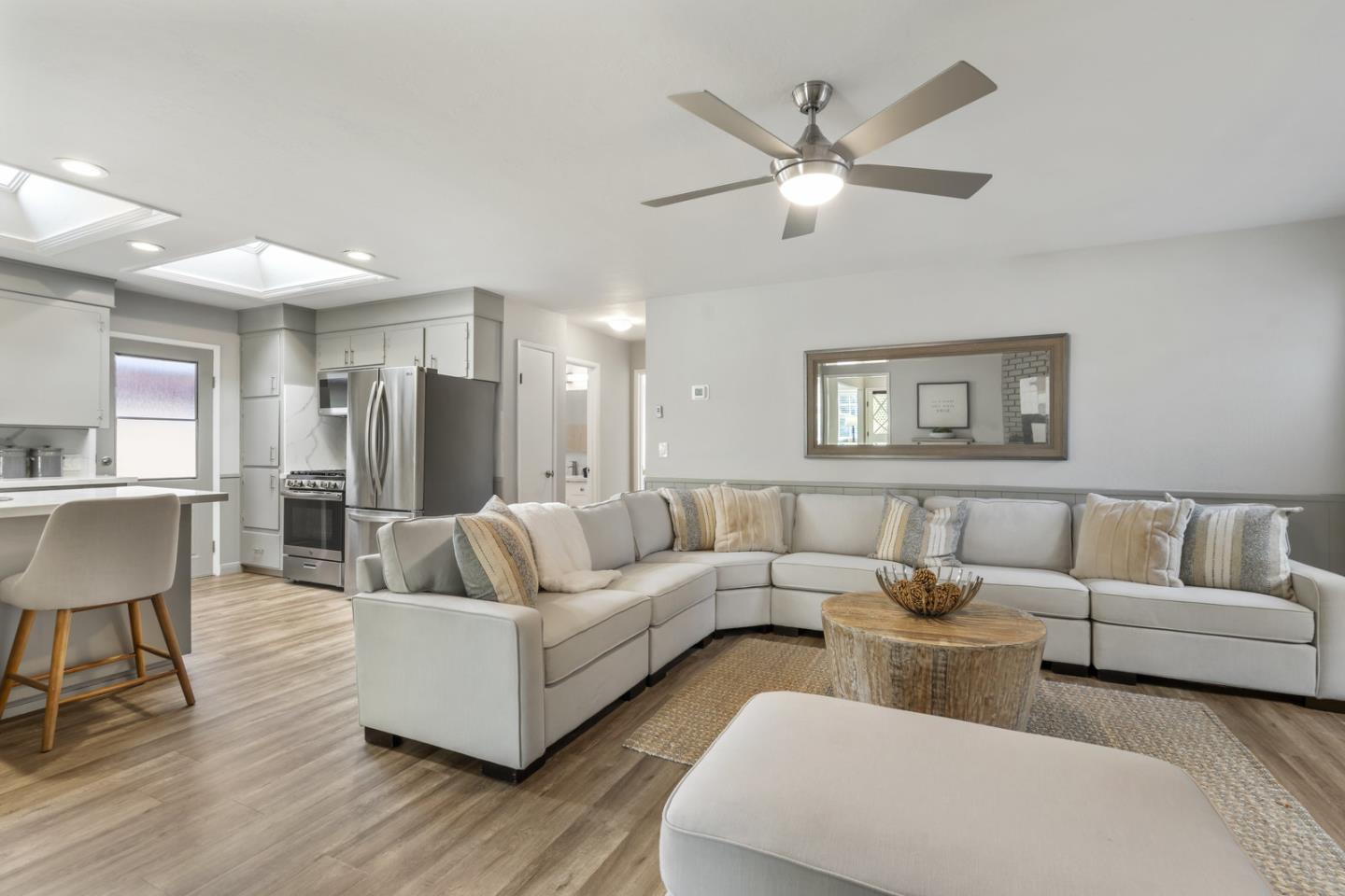 Detail Gallery Image 5 of 14 For 1051 Dale Ave, Mountain View,  CA 94040 - – Beds | – Baths