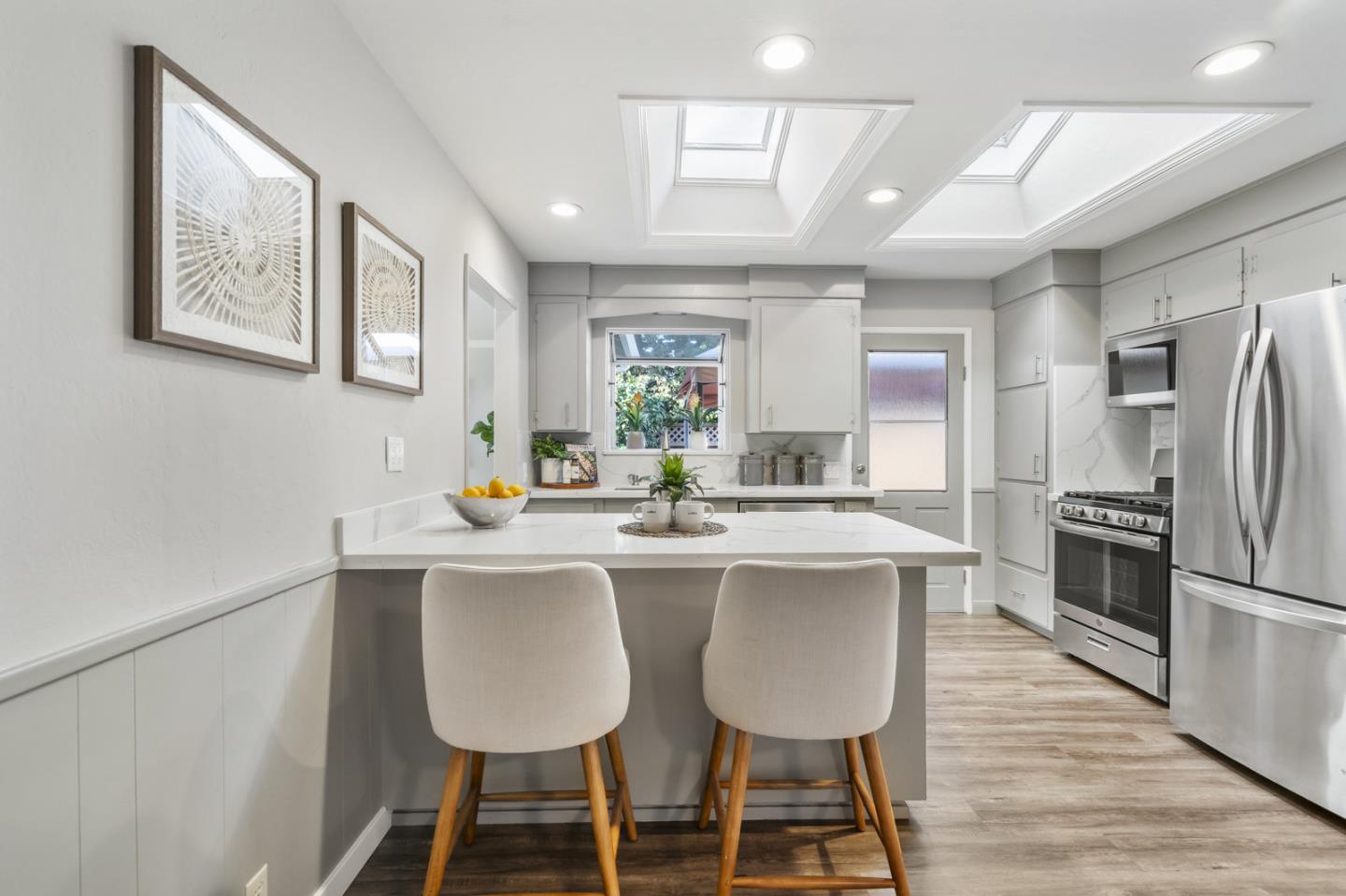 Detail Gallery Image 6 of 14 For 1051 Dale Ave, Mountain View,  CA 94040 - – Beds | – Baths