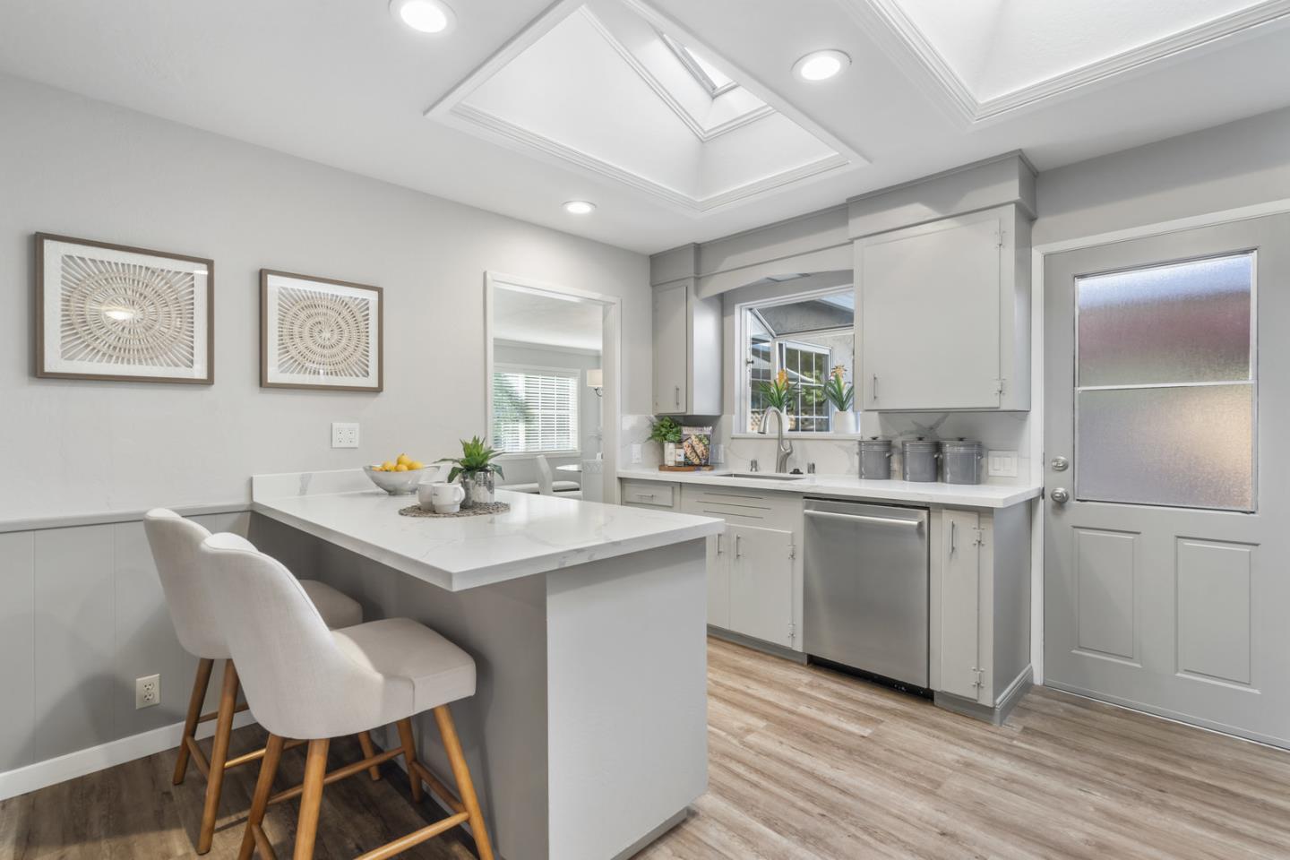 Detail Gallery Image 7 of 14 For 1051 Dale Ave, Mountain View,  CA 94040 - – Beds | – Baths