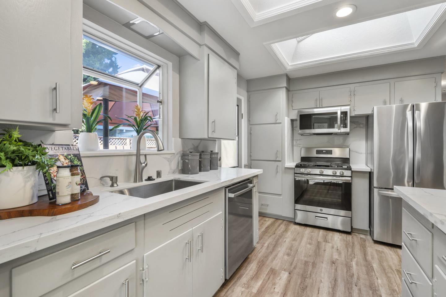 Detail Gallery Image 8 of 14 For 1051 Dale Ave, Mountain View,  CA 94040 - – Beds | – Baths