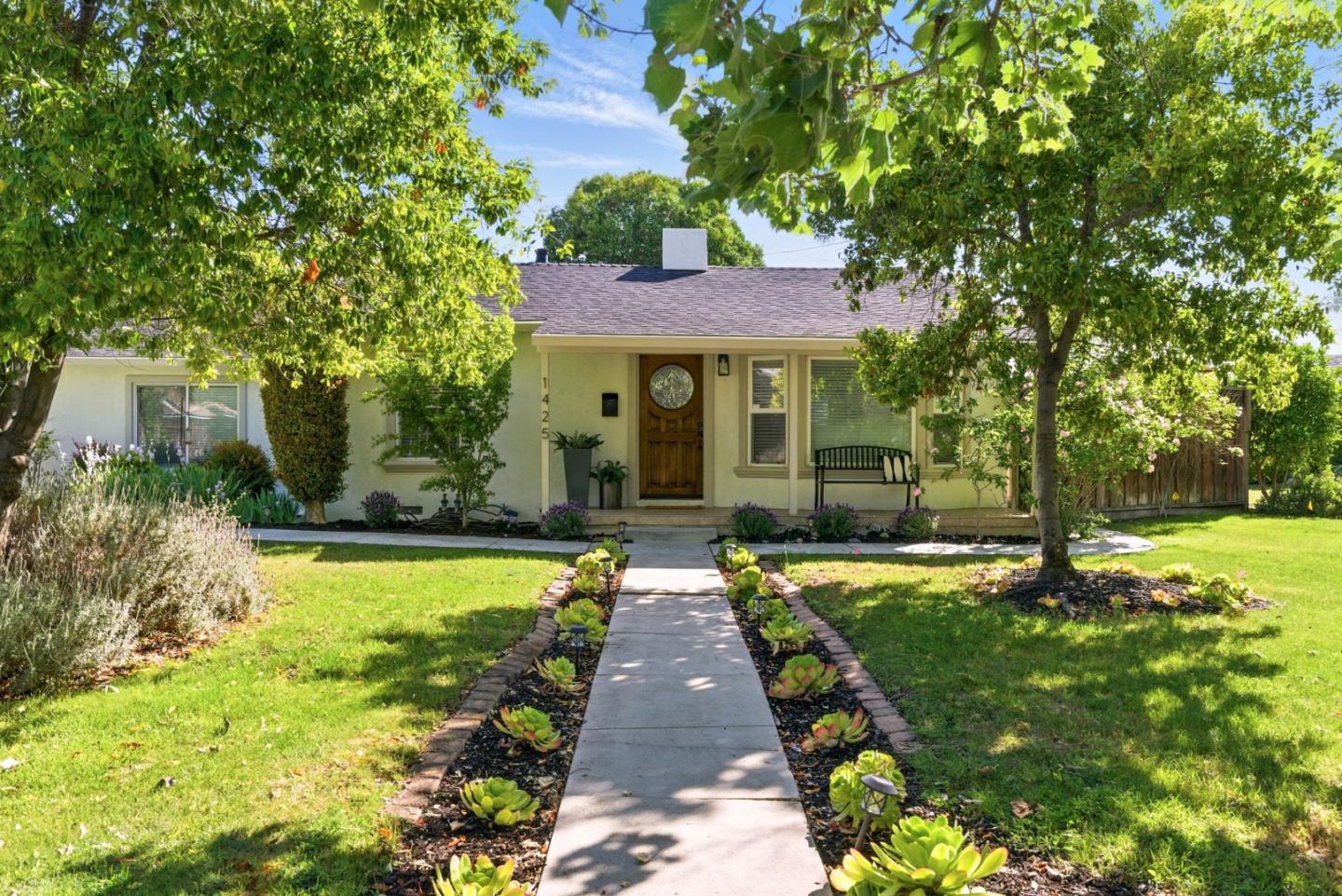 Detail Gallery Image 1 of 41 For 1425 Walnut Grove Ave, San Jose,  CA 95126 - 3 Beds | 2 Baths