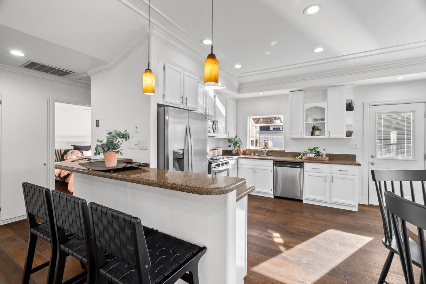 Detail Gallery Image 10 of 41 For 1425 Walnut Grove Ave, San Jose,  CA 95126 - 3 Beds | 2 Baths