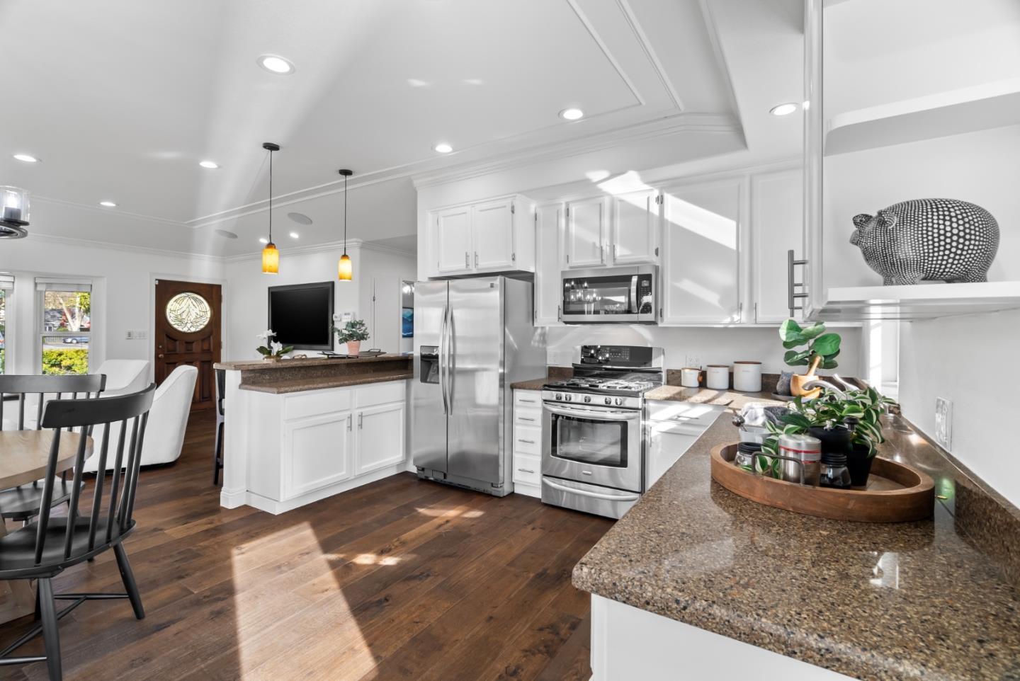 Detail Gallery Image 12 of 41 For 1425 Walnut Grove Ave, San Jose,  CA 95126 - 3 Beds | 2 Baths