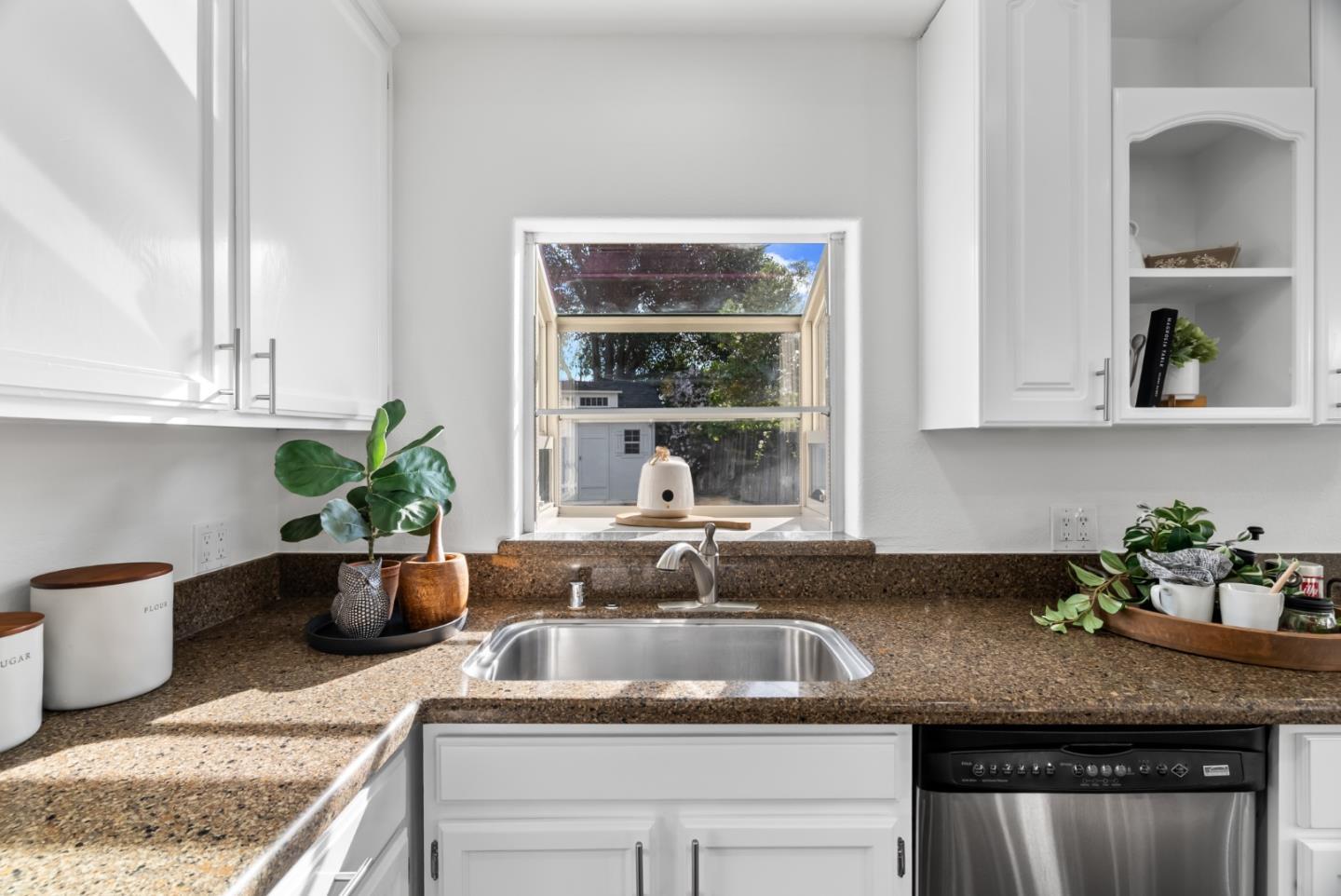 Detail Gallery Image 14 of 41 For 1425 Walnut Grove Ave, San Jose,  CA 95126 - 3 Beds | 2 Baths