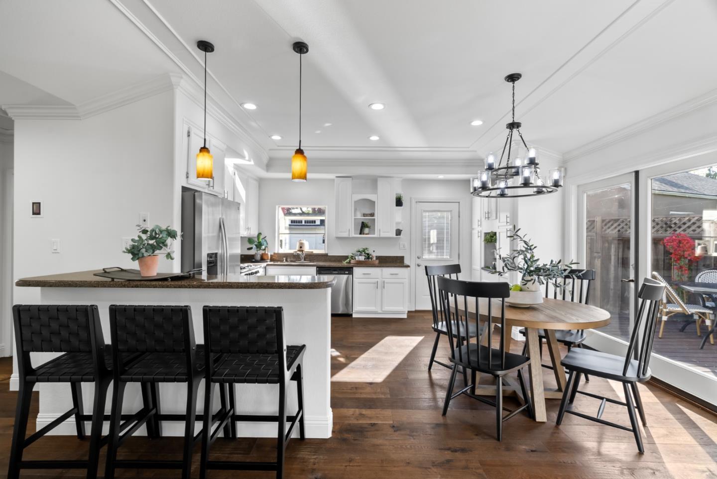 Detail Gallery Image 6 of 41 For 1425 Walnut Grove Ave, San Jose,  CA 95126 - 3 Beds | 2 Baths