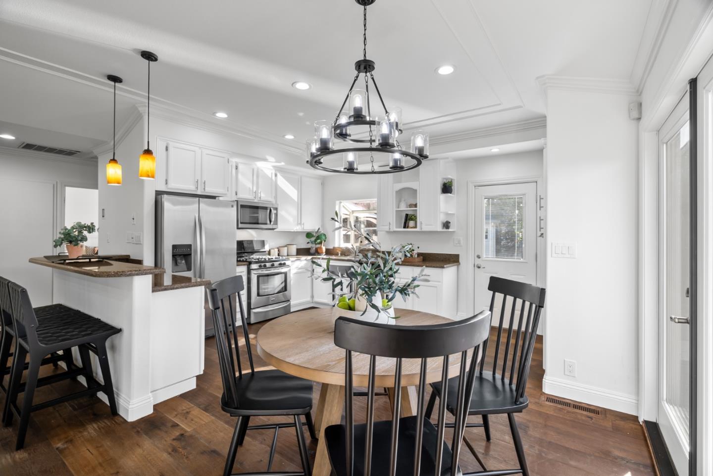 Detail Gallery Image 9 of 41 For 1425 Walnut Grove Ave, San Jose,  CA 95126 - 3 Beds | 2 Baths