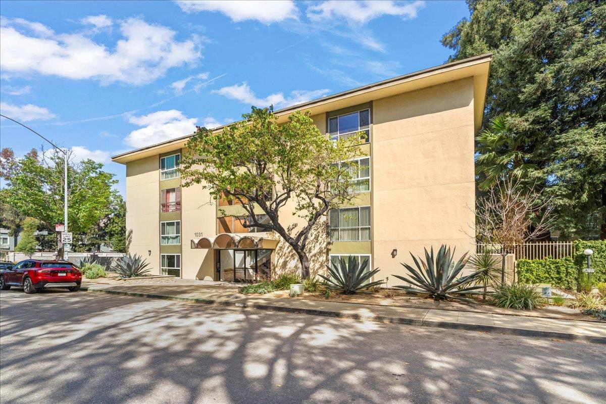 Detail Gallery Image 1 of 22 For 1031 Crestview Dr #101,  Mountain View,  CA 94040 - 1 Beds | 1 Baths
