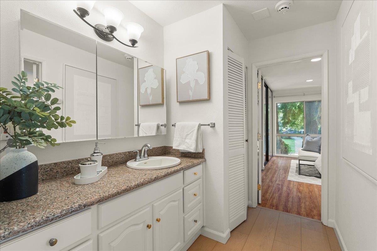 Detail Gallery Image 15 of 22 For 1031 Crestview Dr #101,  Mountain View,  CA 94040 - 1 Beds | 1 Baths