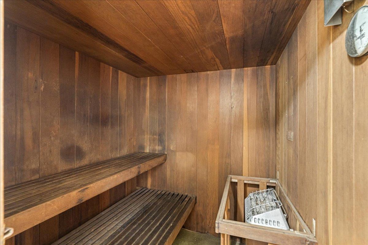 Detail Gallery Image 19 of 22 For 1031 Crestview Dr #101,  Mountain View,  CA 94040 - 1 Beds | 1 Baths