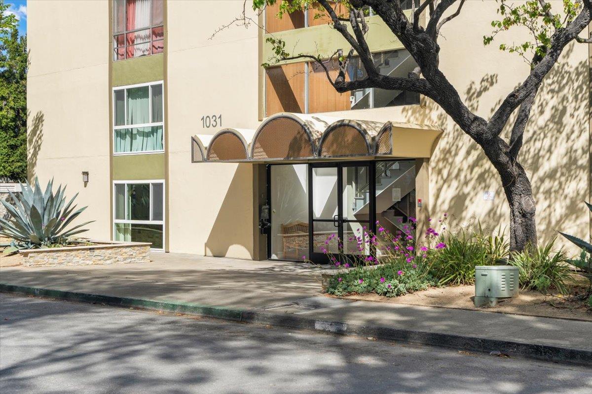 Detail Gallery Image 2 of 22 For 1031 Crestview Dr #101,  Mountain View,  CA 94040 - 1 Beds | 1 Baths