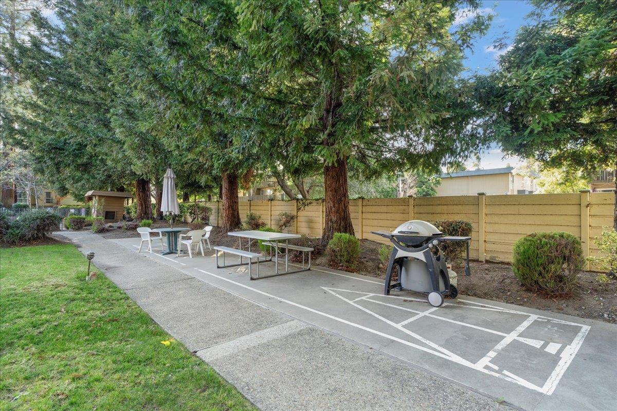 Detail Gallery Image 21 of 22 For 1031 Crestview Dr #101,  Mountain View,  CA 94040 - 1 Beds | 1 Baths