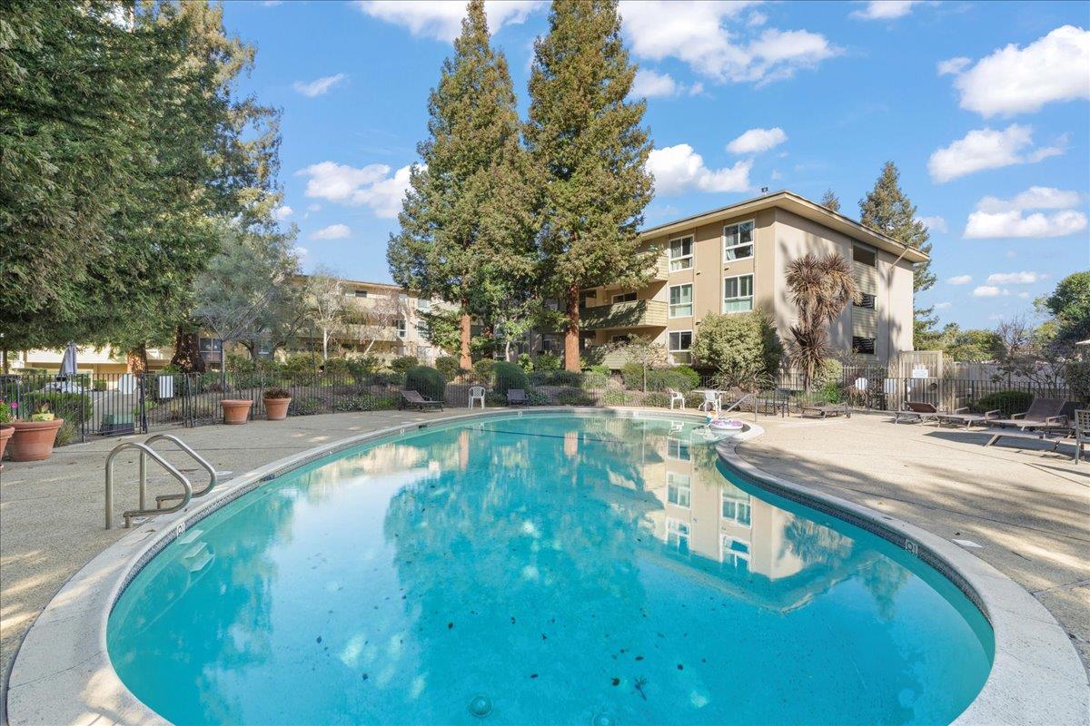 Detail Gallery Image 22 of 22 For 1031 Crestview Dr #101,  Mountain View,  CA 94040 - 1 Beds | 1 Baths