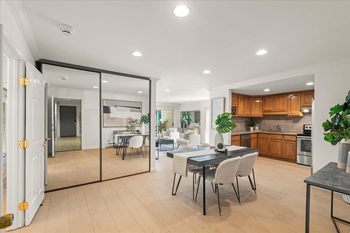 Detail Gallery Image 4 of 22 For 1031 Crestview Dr #101,  Mountain View,  CA 94040 - 1 Beds | 1 Baths
