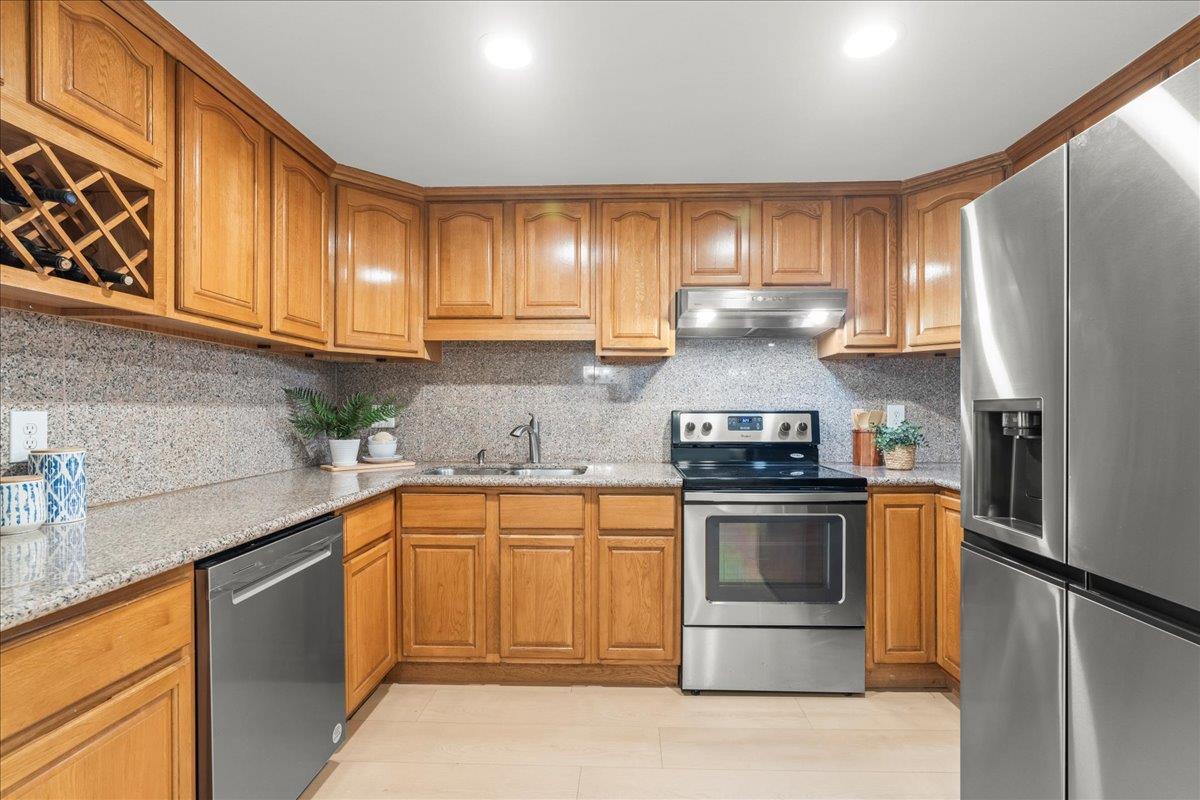Detail Gallery Image 6 of 22 For 1031 Crestview Dr #101,  Mountain View,  CA 94040 - 1 Beds | 1 Baths
