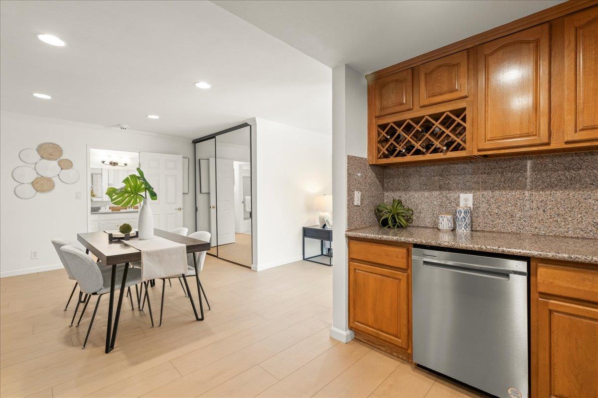 Detail Gallery Image 7 of 22 For 1031 Crestview Dr #101,  Mountain View,  CA 94040 - 1 Beds | 1 Baths