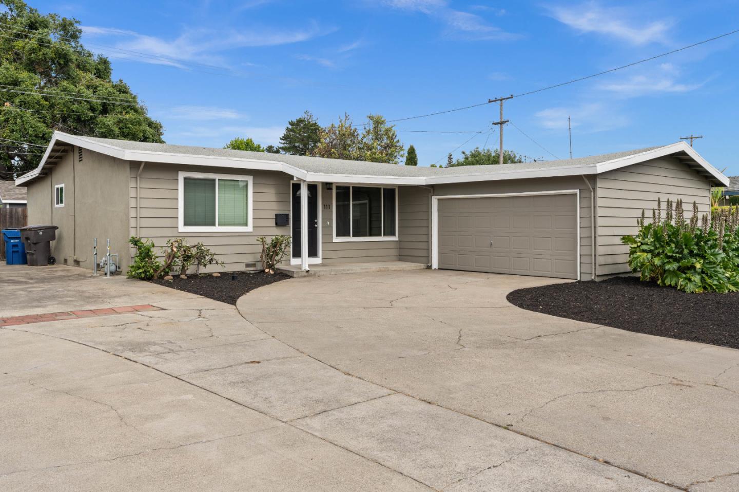 Detail Gallery Image 2 of 22 For 111 N San Tomas Aquino Rd, Campbell,  CA 95008 - 3 Beds | 2 Baths