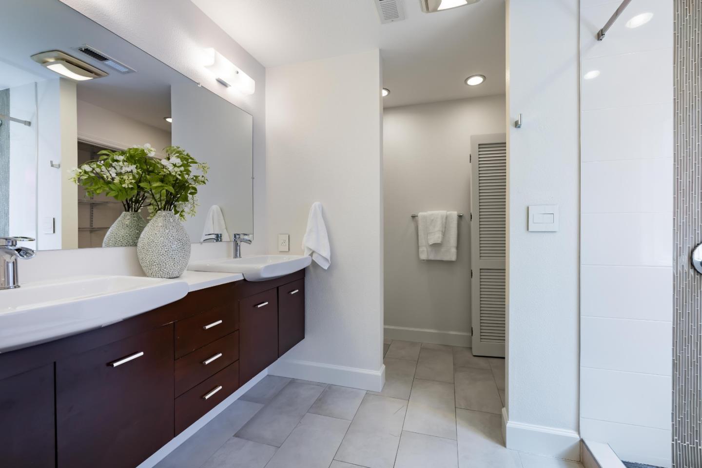 Detail Gallery Image 11 of 24 For 638 Mountain View Ave, Mountain View,  CA 94041 - 4 Beds | 3 Baths