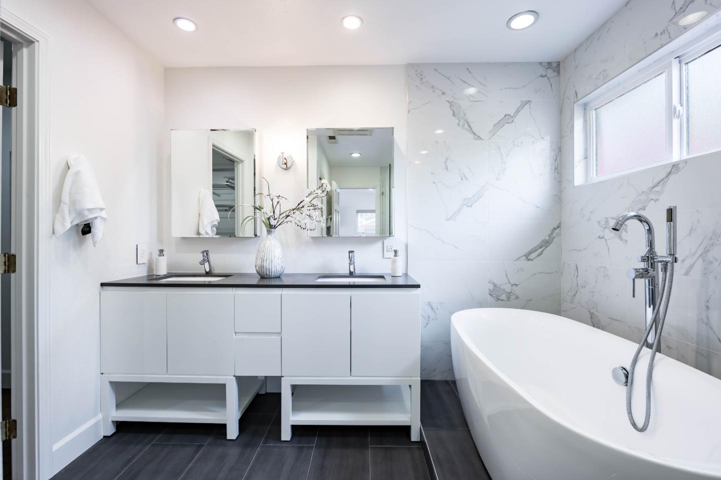 Detail Gallery Image 8 of 24 For 638 Mountain View Ave, Mountain View,  CA 94041 - 4 Beds | 3 Baths