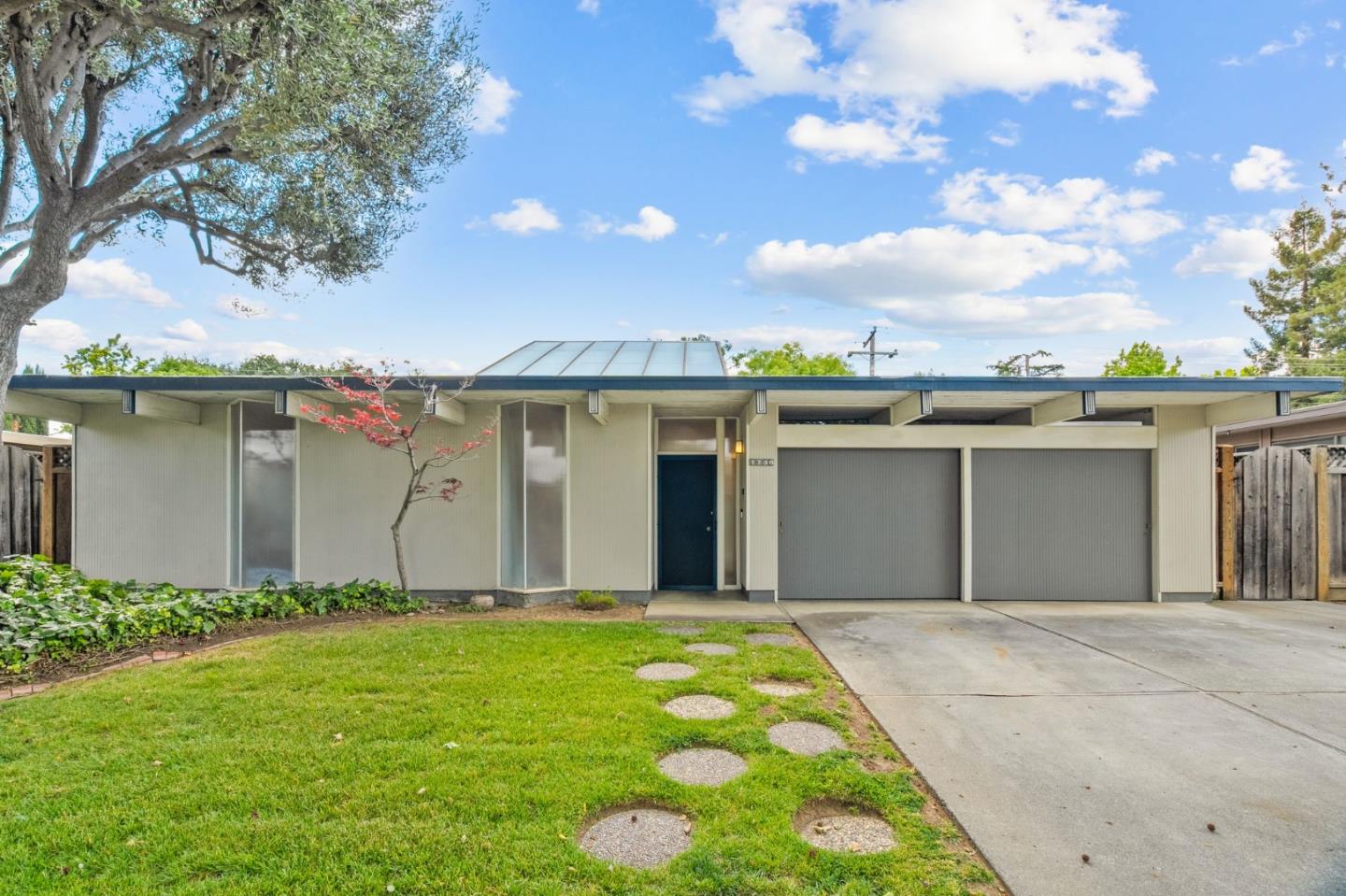 Detail Gallery Image 2 of 41 For 1736 Frobisher Way, San Jose,  CA 95124 - 4 Beds | 2 Baths