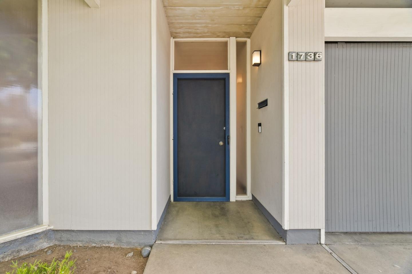 Detail Gallery Image 3 of 41 For 1736 Frobisher Way, San Jose,  CA 95124 - 4 Beds | 2 Baths
