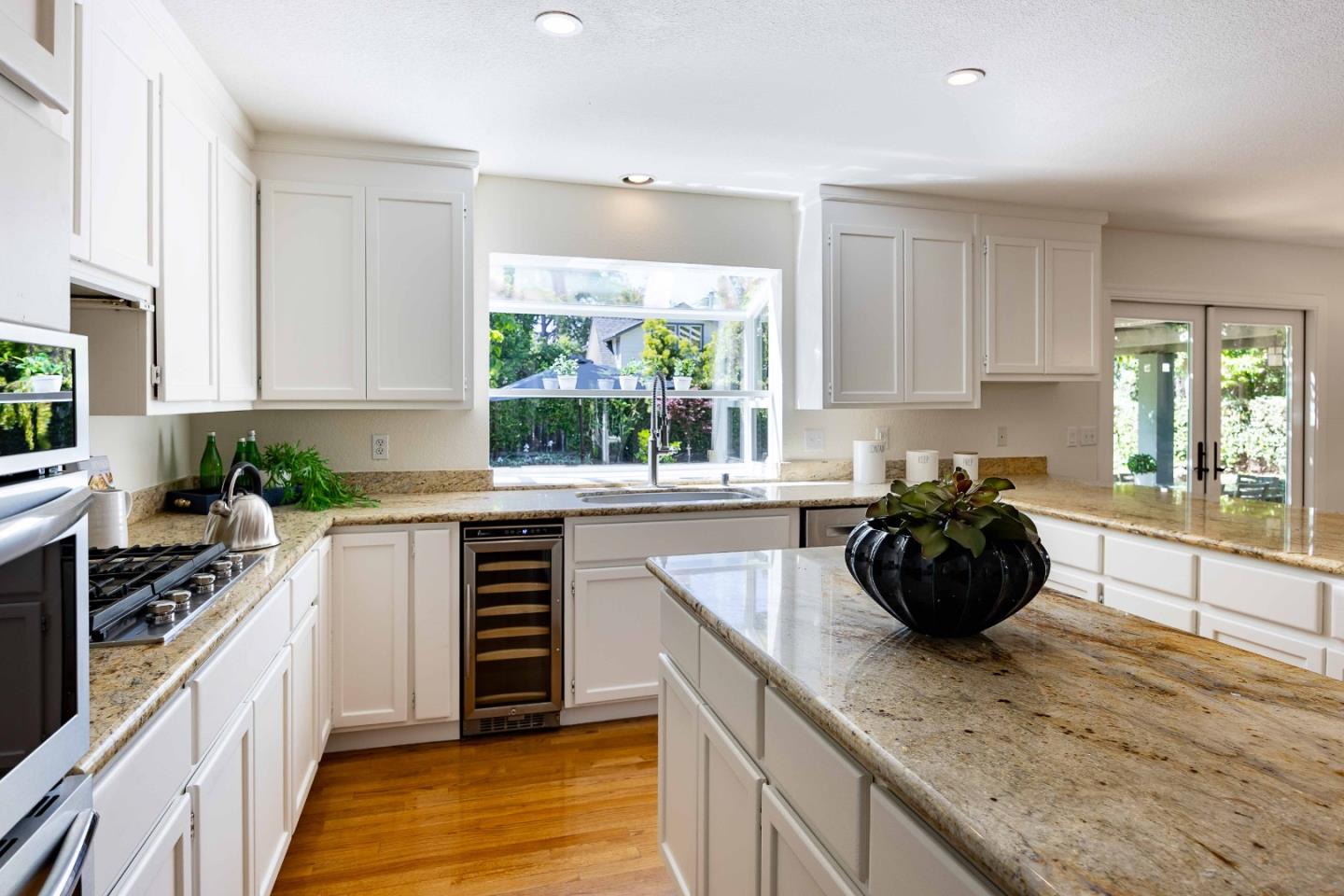 Detail Gallery Image 11 of 34 For 590 Military Way, Palo Alto,  CA 94306 - 4 Beds | 3/1 Baths