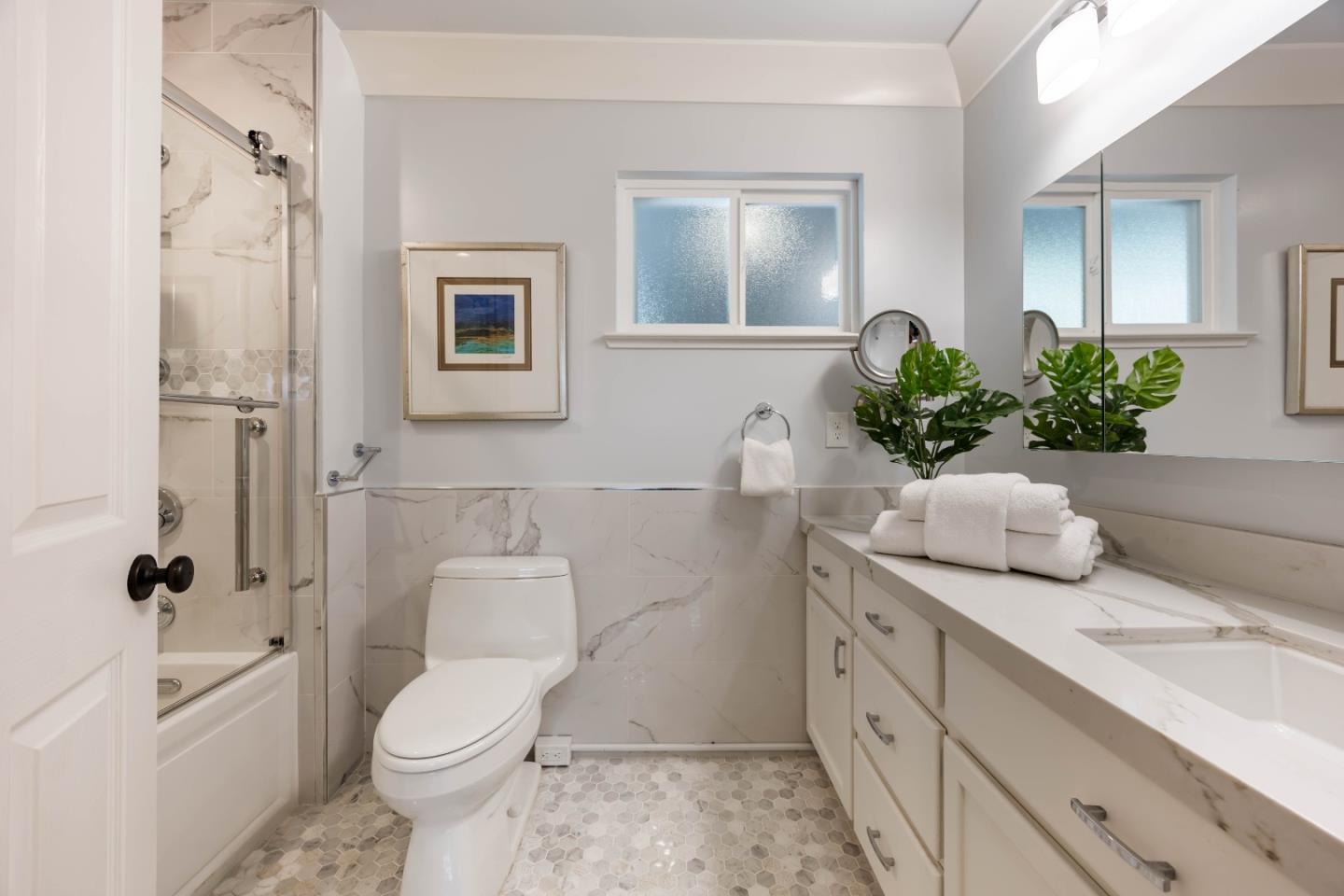 Detail Gallery Image 19 of 34 For 590 Military Way, Palo Alto,  CA 94306 - 4 Beds | 3/1 Baths