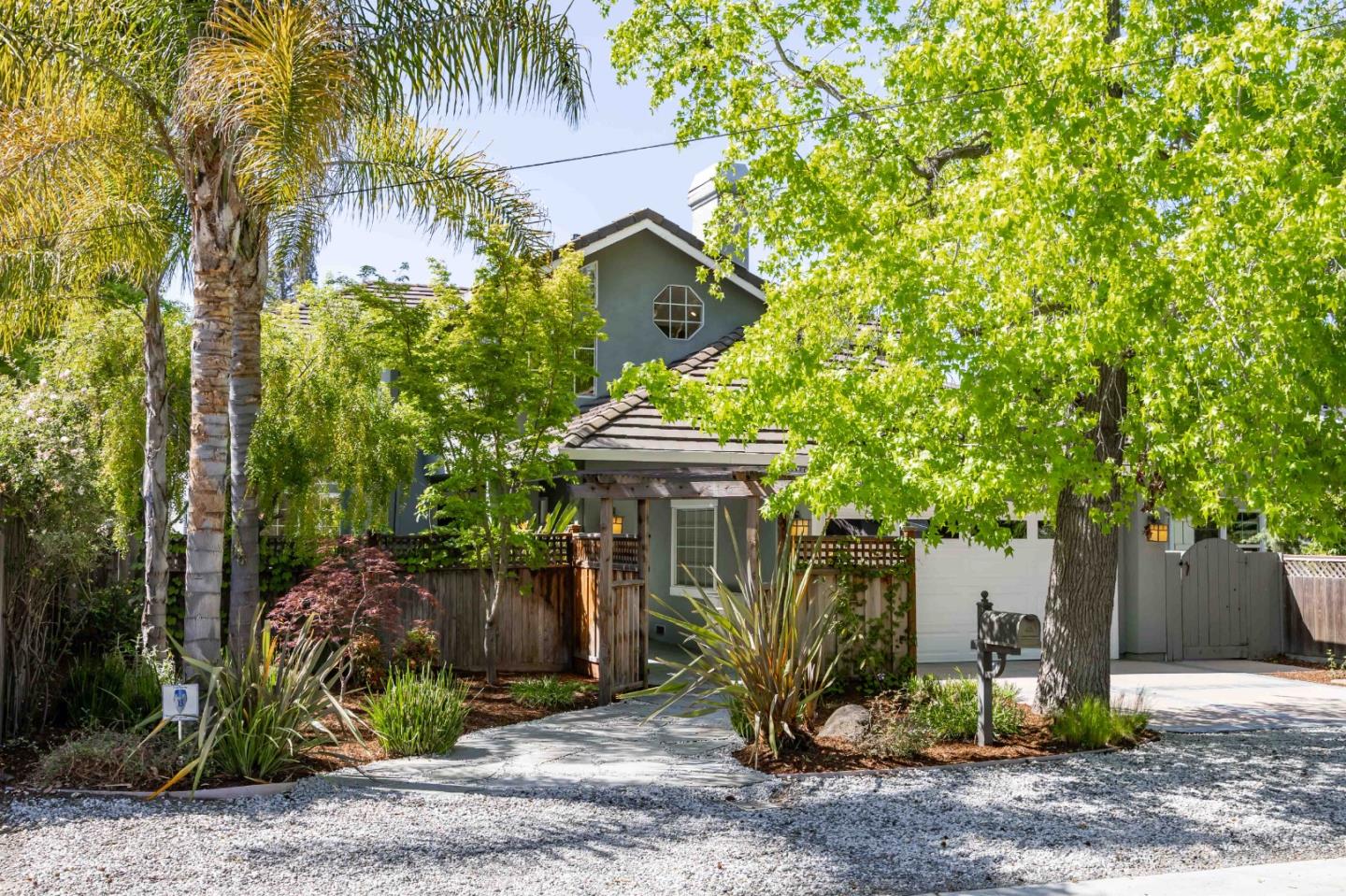Detail Gallery Image 2 of 34 For 590 Military Way, Palo Alto,  CA 94306 - 4 Beds | 3/1 Baths