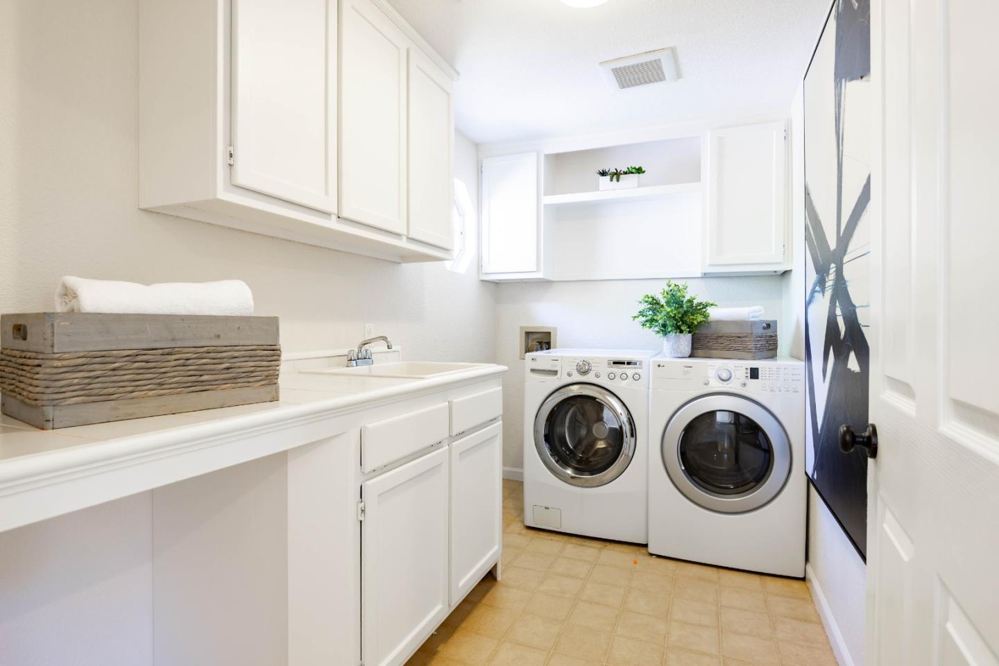 Detail Gallery Image 25 of 34 For 590 Military Way, Palo Alto,  CA 94306 - 4 Beds | 3/1 Baths