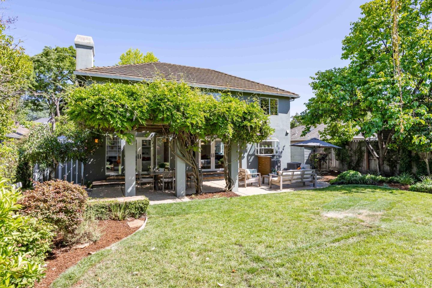 Detail Gallery Image 30 of 34 For 590 Military Way, Palo Alto,  CA 94306 - 4 Beds | 3/1 Baths