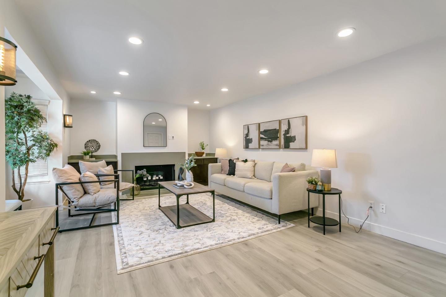 Detail Gallery Image 4 of 19 For 826 S San Tomas Aquino Rd, Campbell,  CA 95008 - 3 Beds | 2 Baths
