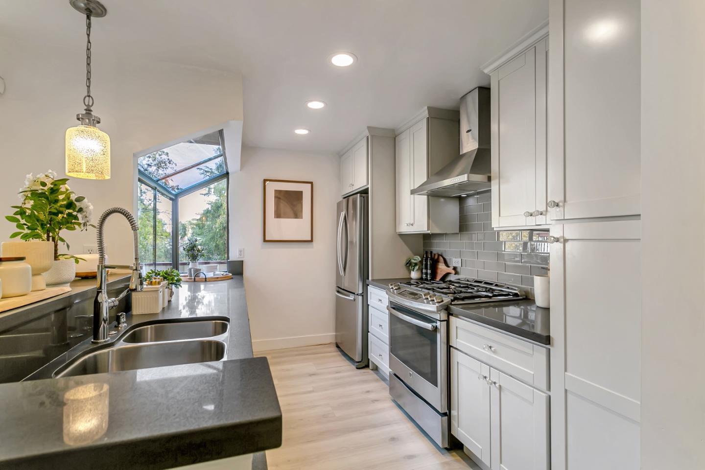 Detail Gallery Image 9 of 19 For 826 S San Tomas Aquino Rd, Campbell,  CA 95008 - 3 Beds | 2 Baths