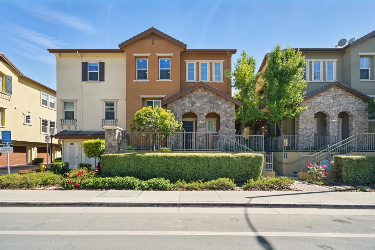 Detail Gallery Image 3 of 43 For 481 Tristania Ter, Sunnyvale,  CA 94086 - 2 Beds | 2 Baths