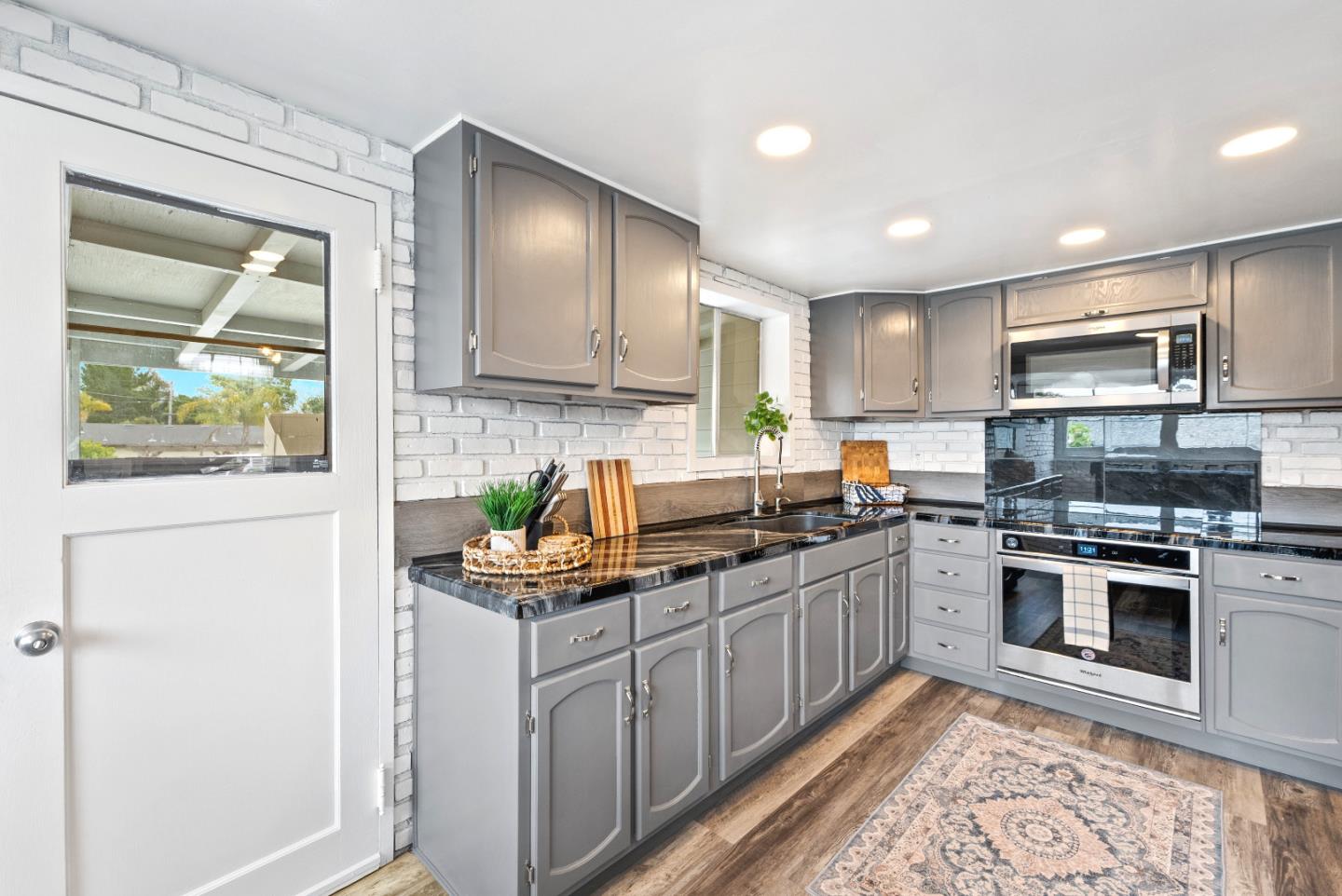 Detail Gallery Image 10 of 36 For 148 Mason St, Santa Cruz,  CA 95060 - 4 Beds | 2/1 Baths