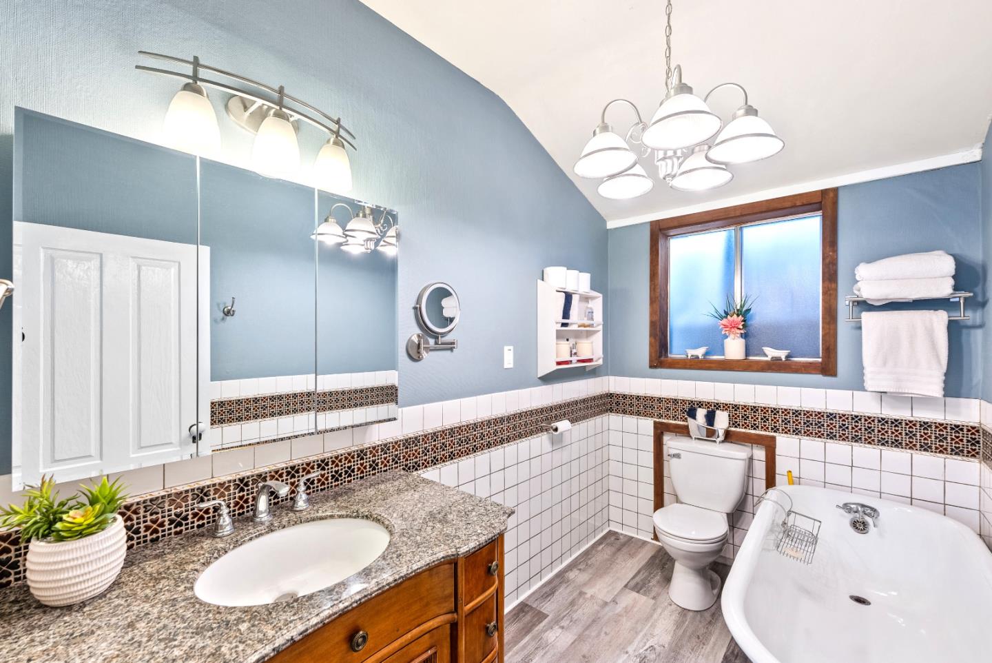 Detail Gallery Image 14 of 36 For 148 Mason St, Santa Cruz,  CA 95060 - 4 Beds | 2/1 Baths
