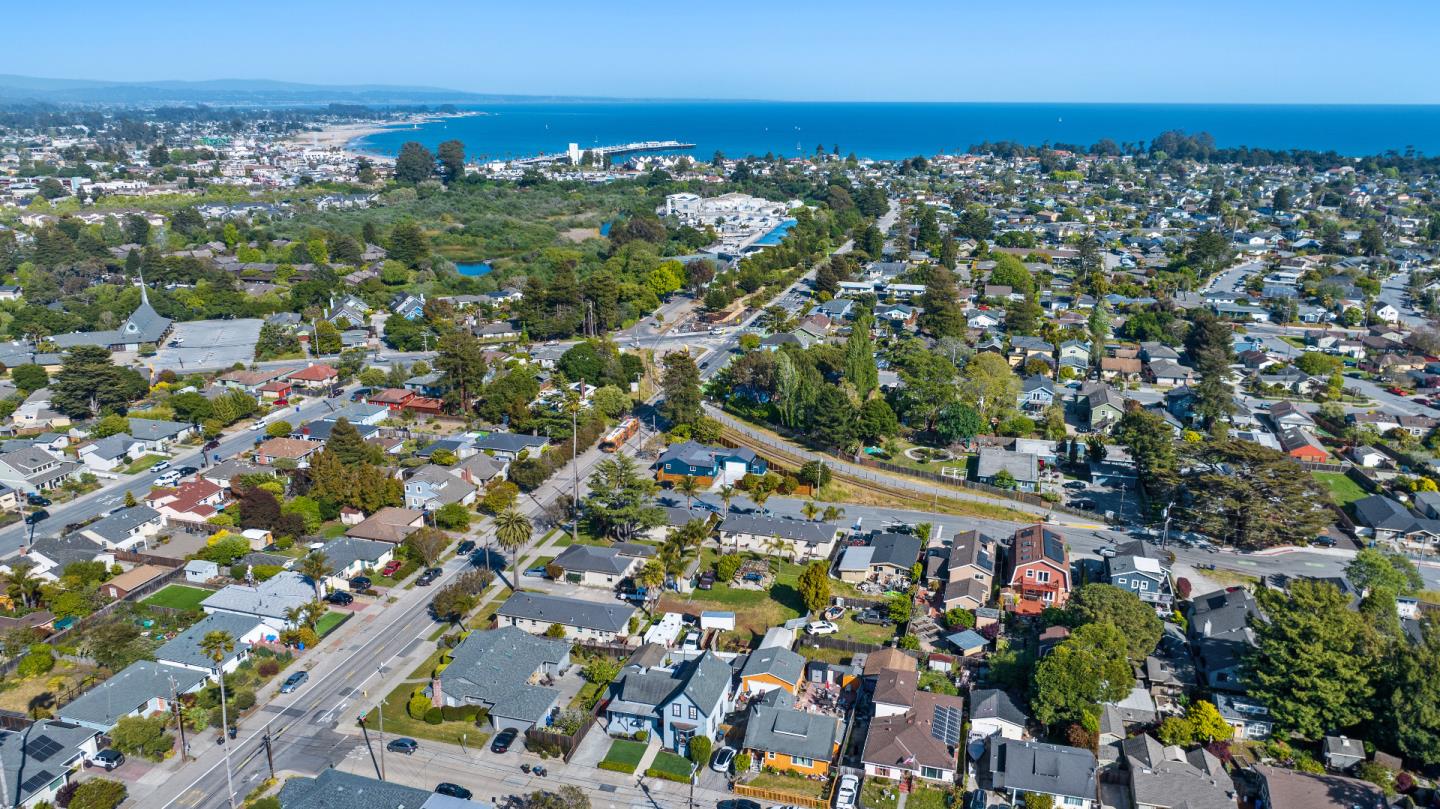 Detail Gallery Image 31 of 36 For 148 Mason St, Santa Cruz,  CA 95060 - 4 Beds | 2/1 Baths