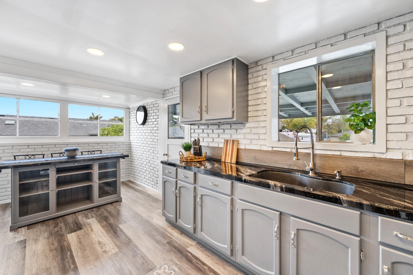 Detail Gallery Image 8 of 36 For 148 Mason St, Santa Cruz,  CA 95060 - 4 Beds | 2/1 Baths