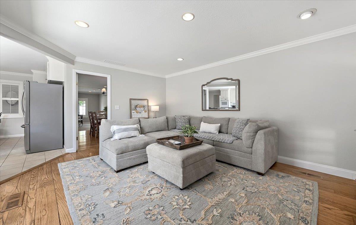 Detail Gallery Image 7 of 28 For 1826 Harris Ave, San Jose,  CA 95124 - 4 Beds | 2 Baths
