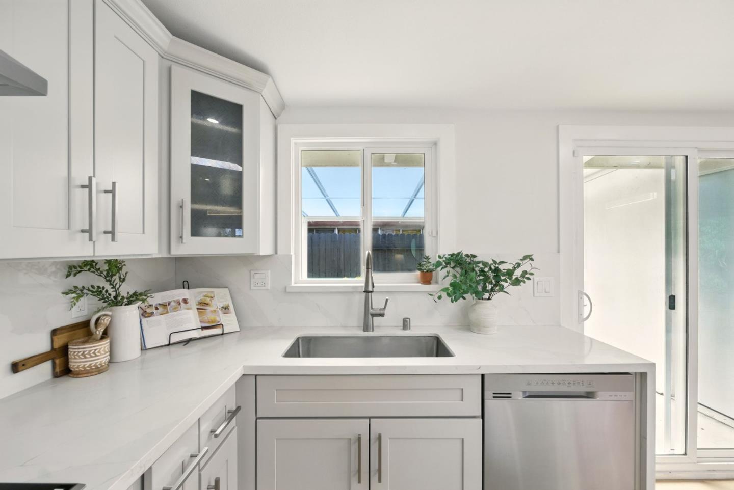 Detail Gallery Image 9 of 26 For 1652 Cathay Dr, San Jose,  CA 95122 - 3 Beds | 2 Baths