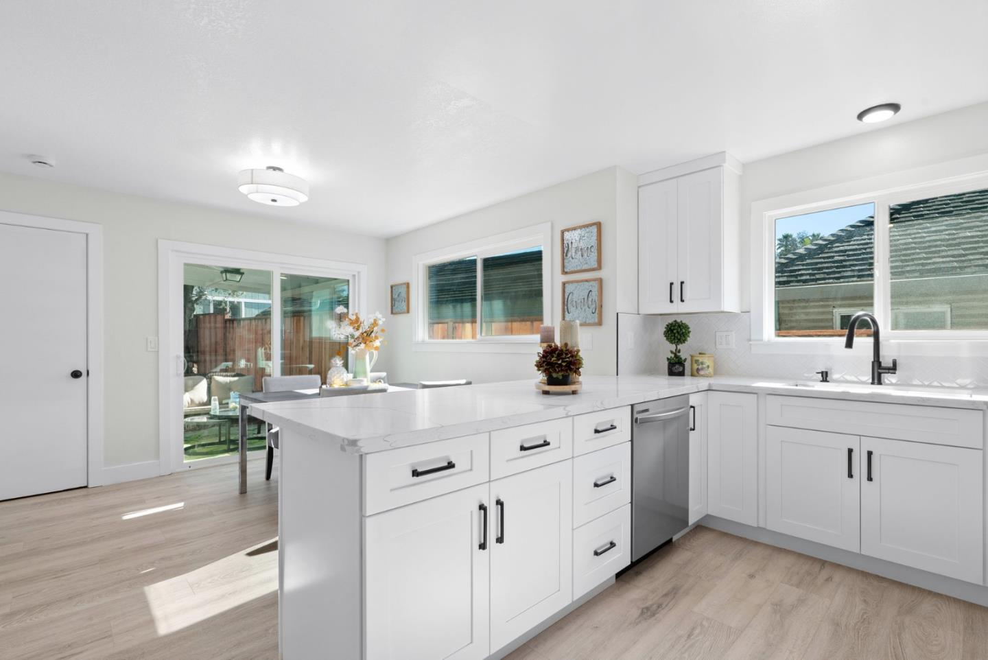 Detail Gallery Image 11 of 26 For 212 Roberts St, Santa Cruz,  CA 95060 - 2 Beds | 1 Baths