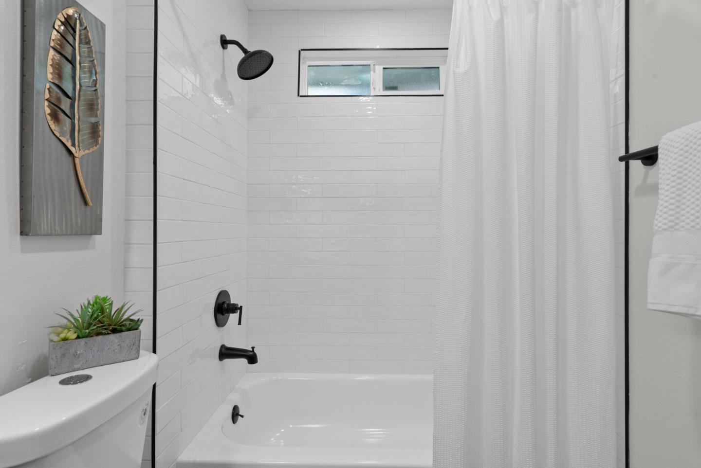 Detail Gallery Image 13 of 26 For 212 Roberts St, Santa Cruz,  CA 95060 - 2 Beds | 1 Baths