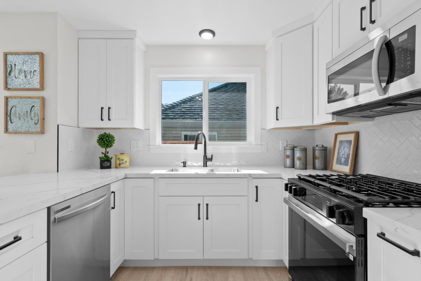 Detail Gallery Image 4 of 26 For 212 Roberts St, Santa Cruz,  CA 95060 - 2 Beds | 1 Baths