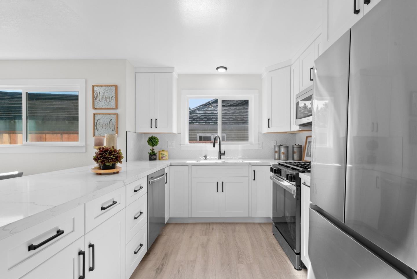 Detail Gallery Image 5 of 26 For 212 Roberts St, Santa Cruz,  CA 95060 - 2 Beds | 1 Baths