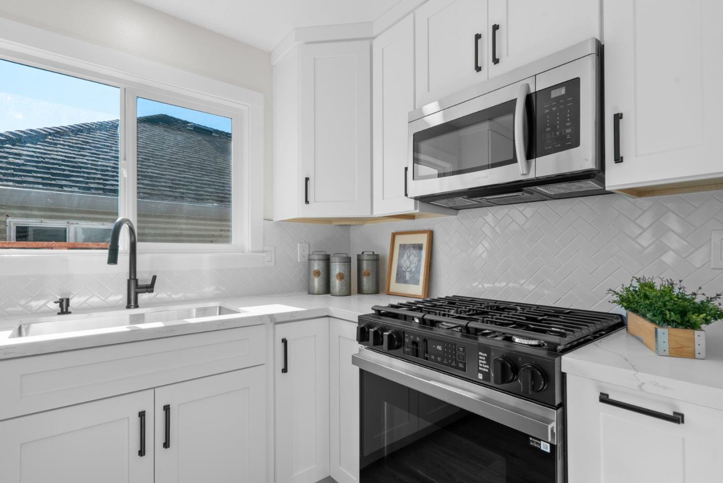 Detail Gallery Image 7 of 26 For 212 Roberts St, Santa Cruz,  CA 95060 - 2 Beds | 1 Baths