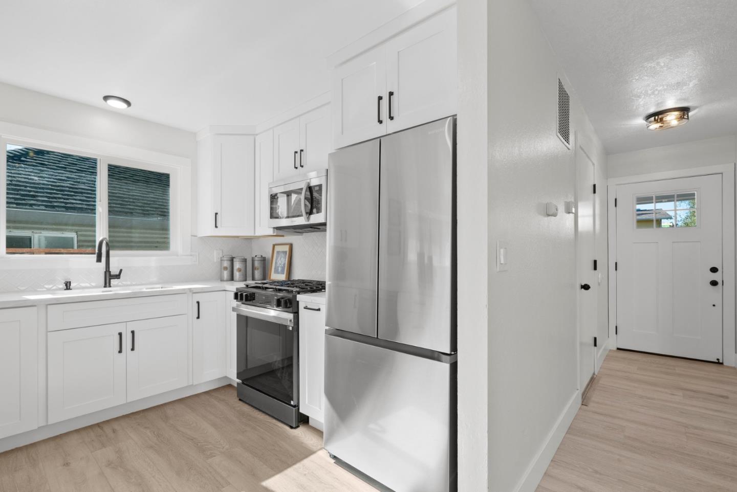Detail Gallery Image 8 of 26 For 212 Roberts St, Santa Cruz,  CA 95060 - 2 Beds | 1 Baths