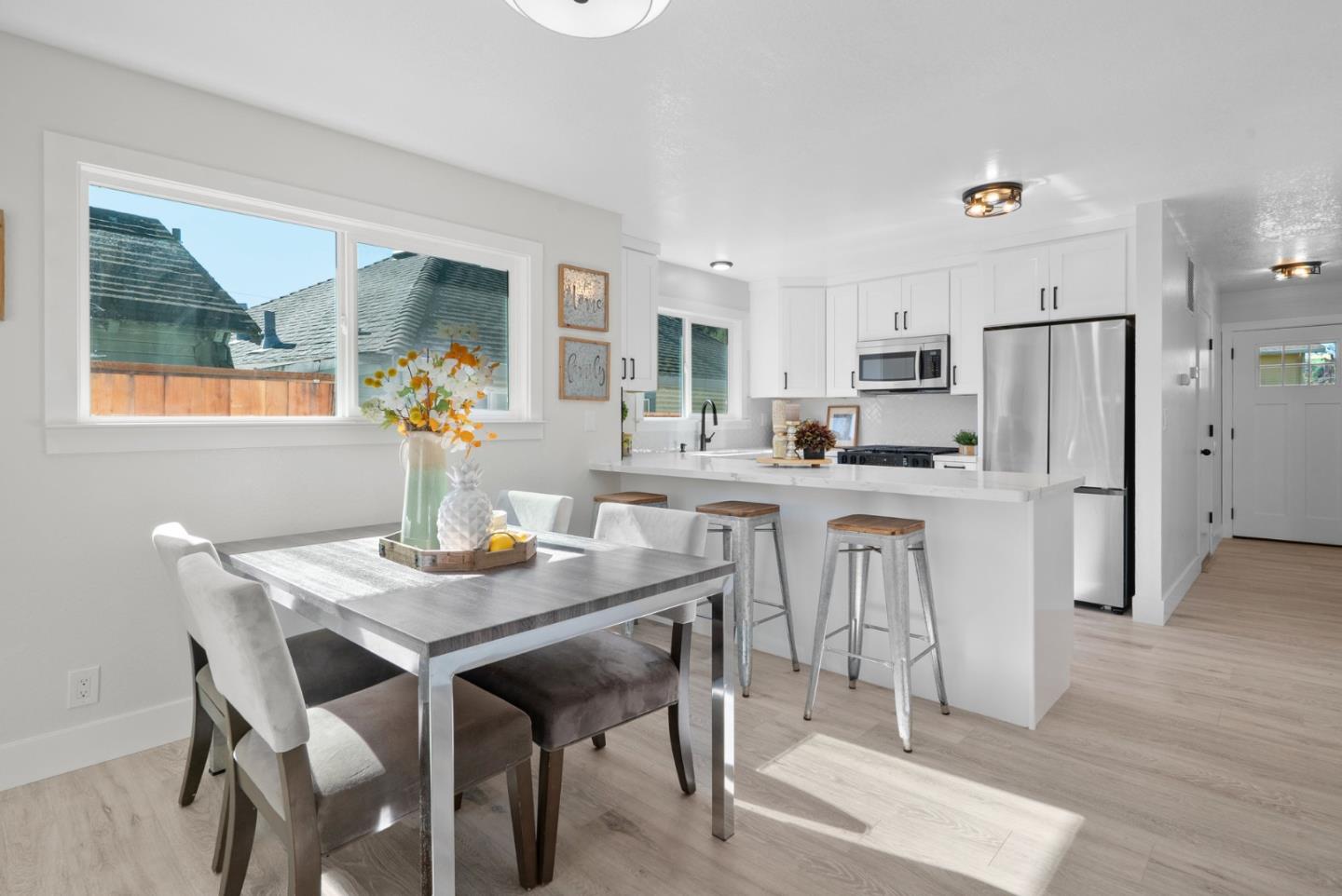 Detail Gallery Image 9 of 26 For 212 Roberts St, Santa Cruz,  CA 95060 - 2 Beds | 1 Baths