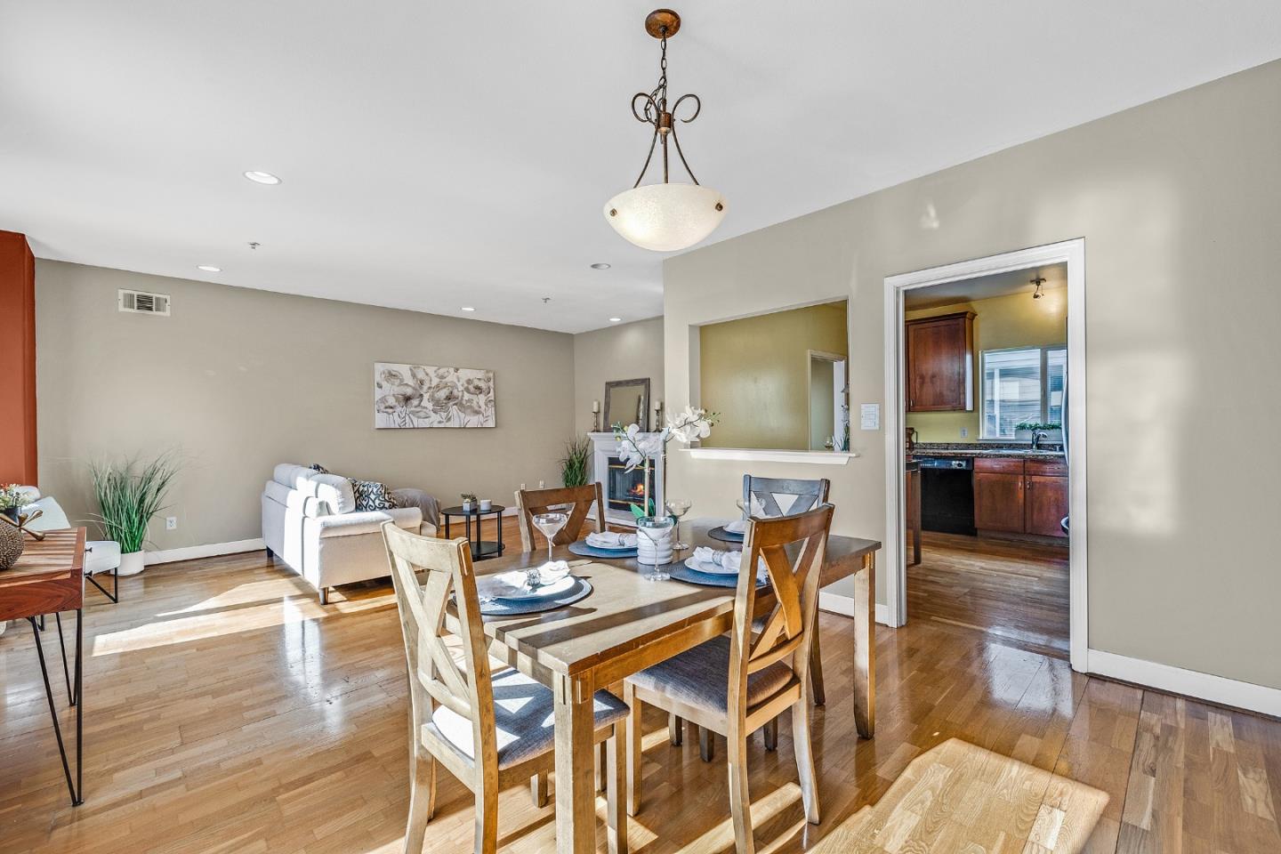 Detail Gallery Image 15 of 32 For 3246 21st St #1,  San Francisco,  CA 94110 - 3 Beds | 2 Baths
