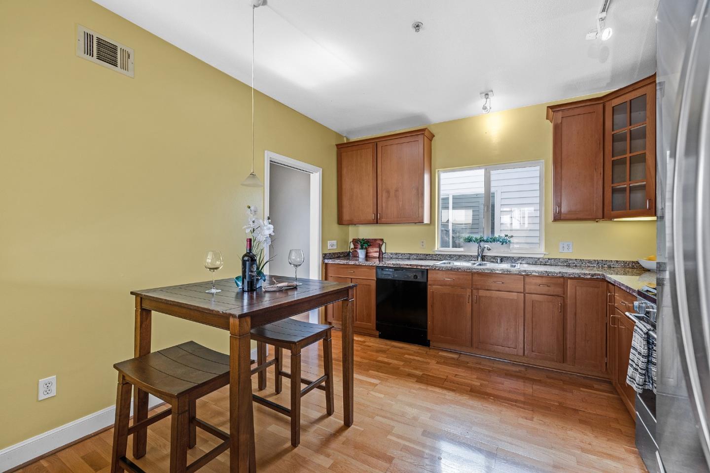 Detail Gallery Image 16 of 32 For 3246 21st St #1,  San Francisco,  CA 94110 - 3 Beds | 2 Baths